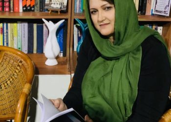 شعر ورزش روح است و عشق، رقص در میانهی آتش
