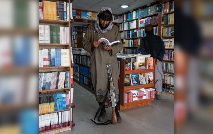 گروه طالبان در کاپیسا شماری از کتابها را جمعآوری کردند