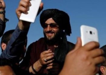 گروه طالبان استفاده زنان از گوشی‌های هوشمند در قندهار را منع کردند