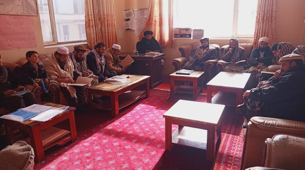 ختم قرآن اجباری؛ گروه طالبان در پنجشیر مردم را وادار به برگزاری دعاخوانی برای حقانی کرده اند