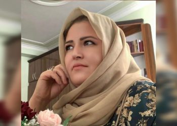 «شعر برای من، آکسیجنی تازه در فضای خفقان آور است»