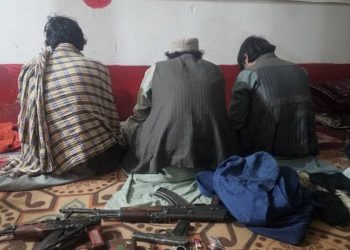بازداشت سه تن در هلمند به اتهام همکاری با جبهه مقاومت ملی