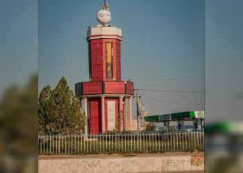گروه طالبان چهارراهی خلیل الله خلیلی در مزار شریف را ویران کردند